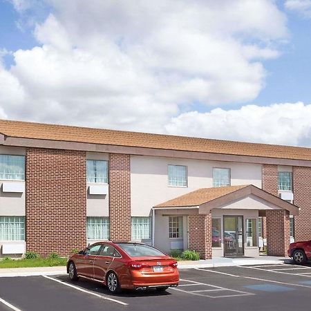 Baymont By Wyndham Beloit Hotel ภายนอก รูปภาพ