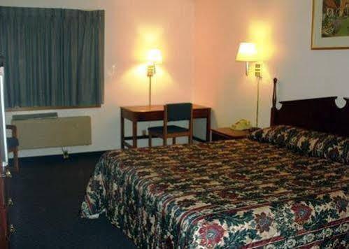 Baymont By Wyndham Beloit Hotel ภายนอก รูปภาพ
