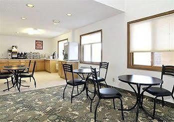 Baymont By Wyndham Beloit Hotel ภายนอก รูปภาพ